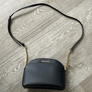 Michael Kors Jet Set Travel Medium Dome Crossbody Bag in Black